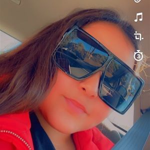 Meet your Posher, Ella